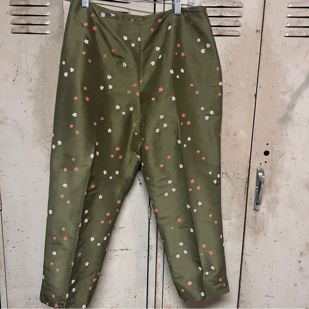 Ann Taylor Crop Pants womens 12P embroidered Flowers Green Side Zip flat front